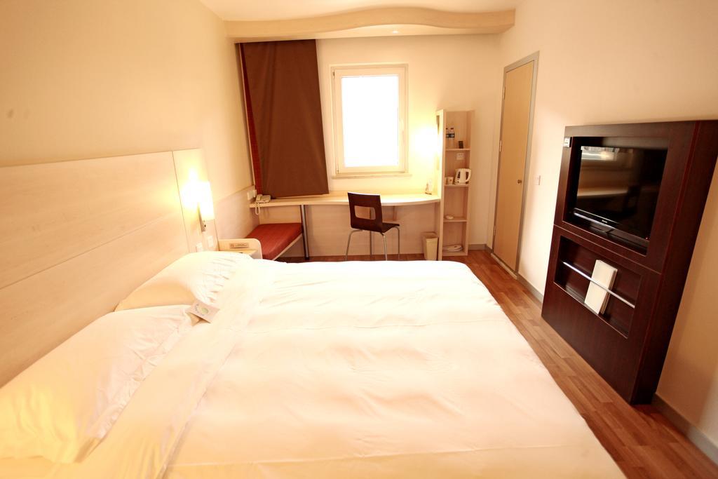 Готель Ibis Anyang Jiefang Ave Екстер'єр фото