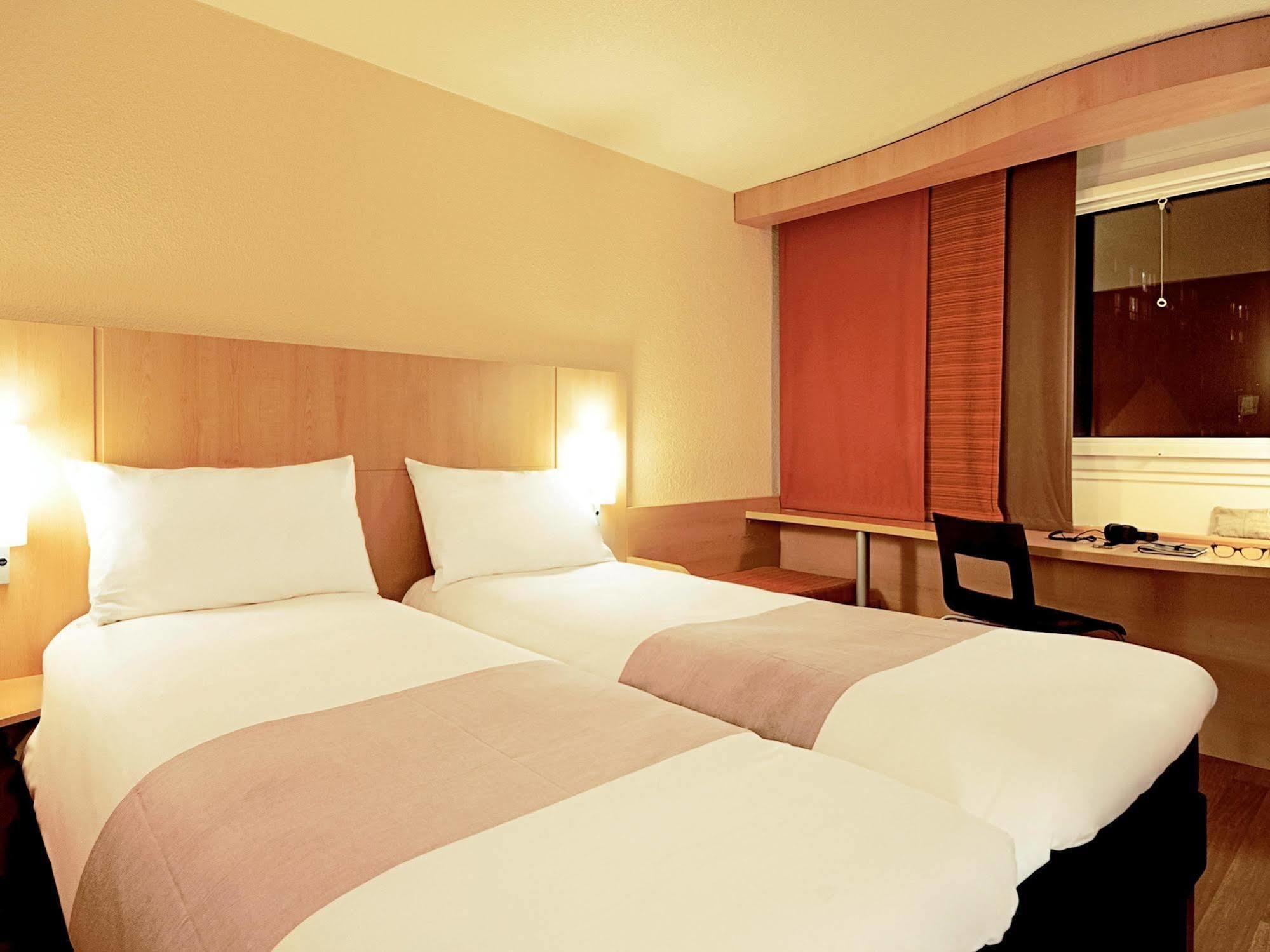 Готель Ibis Anyang Jiefang Ave Екстер'єр фото