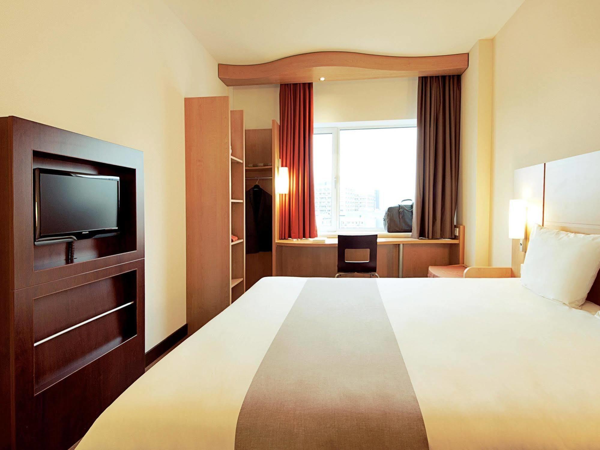 Готель Ibis Anyang Jiefang Ave Екстер'єр фото