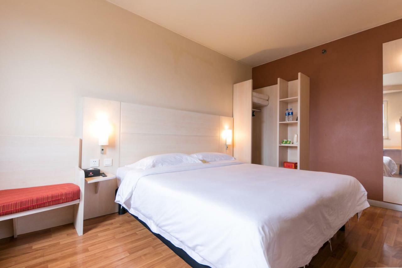 Готель Ibis Anyang Jiefang Ave Екстер'єр фото